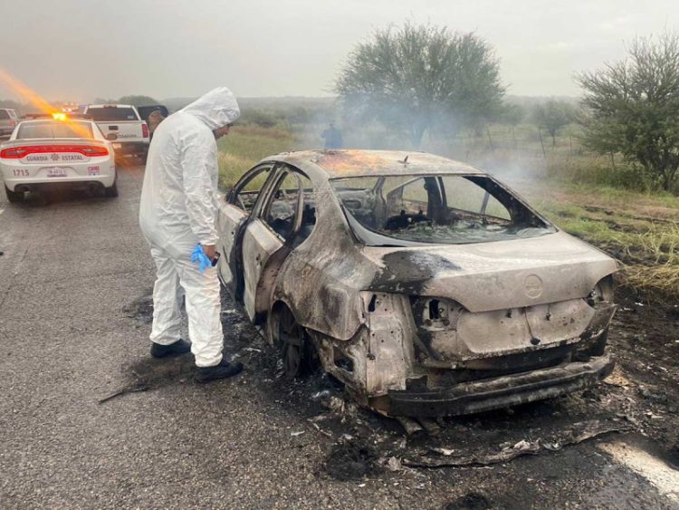 Encuentran cuatro cuerpos carbonizados en un vehículo incendiado, en Ciudad Victoria