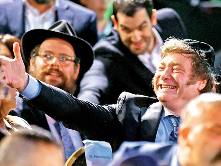 Milei Provoca Devaluación del Peso y Anuncia Medidas Austeras