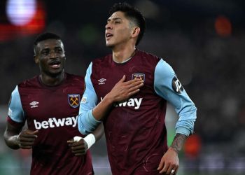 Edson Álvarez marca un hito con su gol y asistencia en la victoria del West Ham en la Europa League