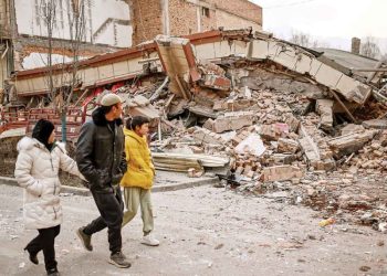 Terremoto de 6.2 grados sacude China dejando más de cien muertos y cientos de heridos