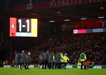 Jugador del Luton Hospitalizado por Paro Cardíaco Regresa a Casa Tras Recibir Tratamiento