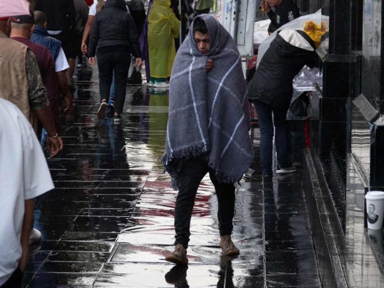 Frente frío y aire polar mantienen a la baja los termómetros en todo México