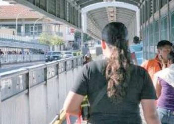 Baja del dólar provoca fuga de compradores a Laredo, Texas