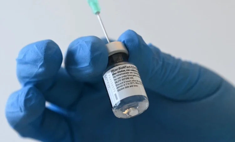 Walmart ofrecerá vacuna Pfizer contra COVID-19 en sus farmacias en México