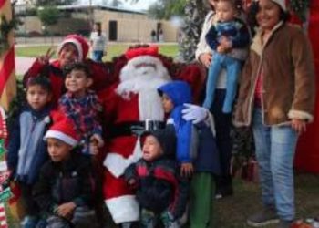 FAMILIAS NEOLAREDENSES Viven ‘Mágica Navidad en el Zoológico’ de la ciudad