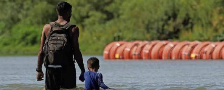GOBERNADOR ORDENÓ COLOCARLAS EN EL RÍO Ordena Corte a Texas quitar ‘muro flotante’