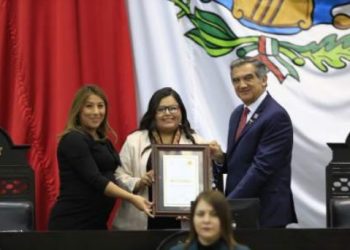 ATESTIGUA AMÉRICO Entrega de medalla al mérito a investigadora matamorense