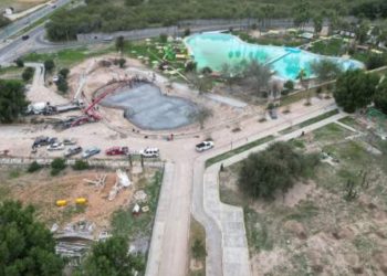 AVANZA REMODELACIÓN DEL PARQUE VIVEROS Inicia instalación de juegos en zona de área acuática