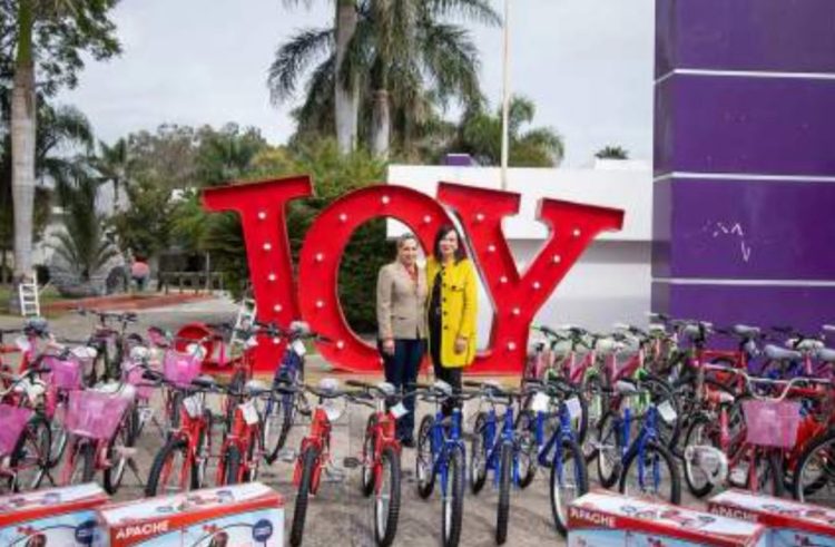 Entrega UAT donativo al DIF Tamaulipas