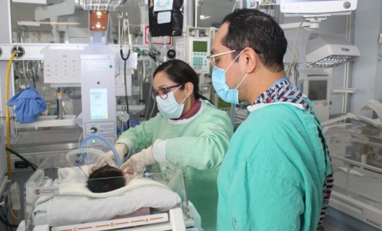 IMSS realiza por primera vez extirpación de tumor embrionario a recién nacida