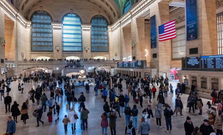 Atacan con arma blanca a turistas adolescentes en Nueva York durante la Navidad