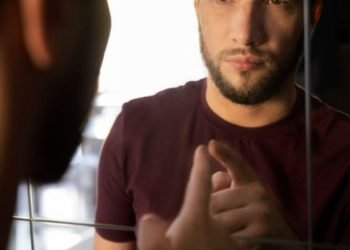 ¿Cómo saber si soy una persona narcisista? Señales que delatan este comportamiento