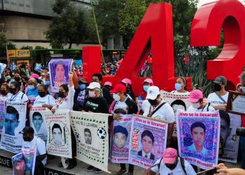 AMLO instruye apertura de expedientes del caso Ayotzinapa