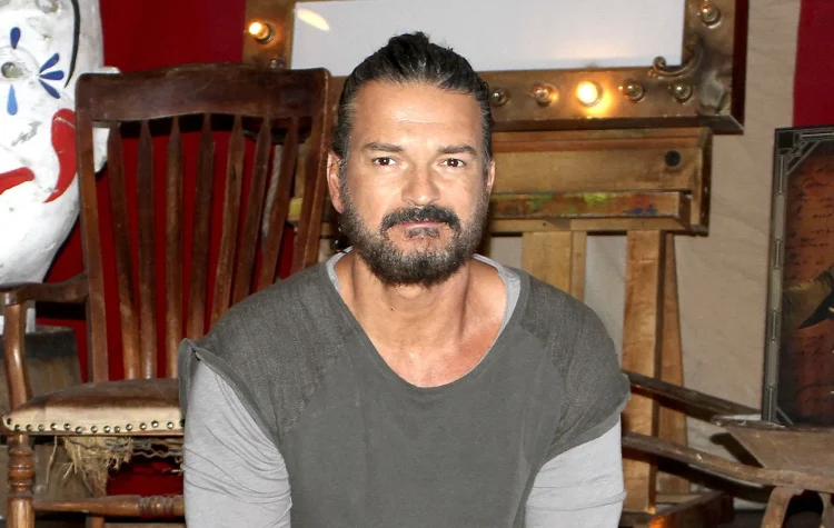 Despiden a Ricardo Arjona con oleada de memes tras anuncio de retiro de la música