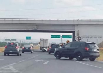 POR HIELO Cierran Autopista y Carretera Libre