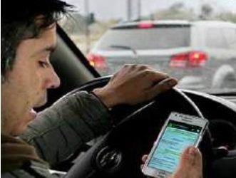 Chocan más por manejar y usar el celular