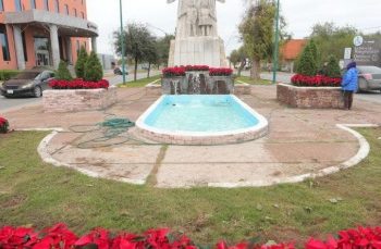 Llegó la navidad a la ciudad; decoran espacios públicos