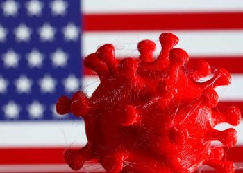 Aumentan las muertes por COVID-19 en EE. UU., instando a reactivar medidas de prevención