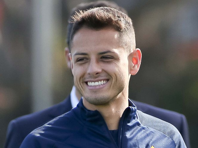 Representante de ‘Chicharito’ negocia regreso a Chivas