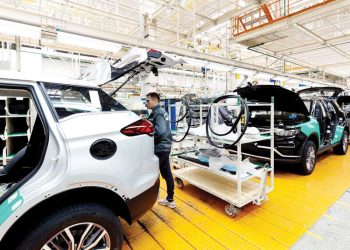 Exportaciones impulsan la producción automotriz a cifras récord en 2023