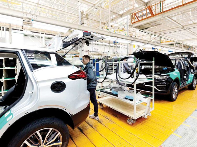 Exportaciones impulsan la producción automotriz a cifras récord en 2023