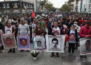 Gobierno reafirma compromiso con los padres de los 43 normalistas de Ayotzinapa