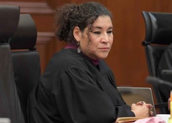 La ministra Lenia Batres va por su primera controversia en la SCJN