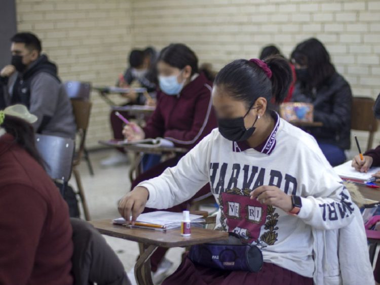 Clases en Nuevo León Continúan a Discreción de Padres ante Bajas Temperaturas