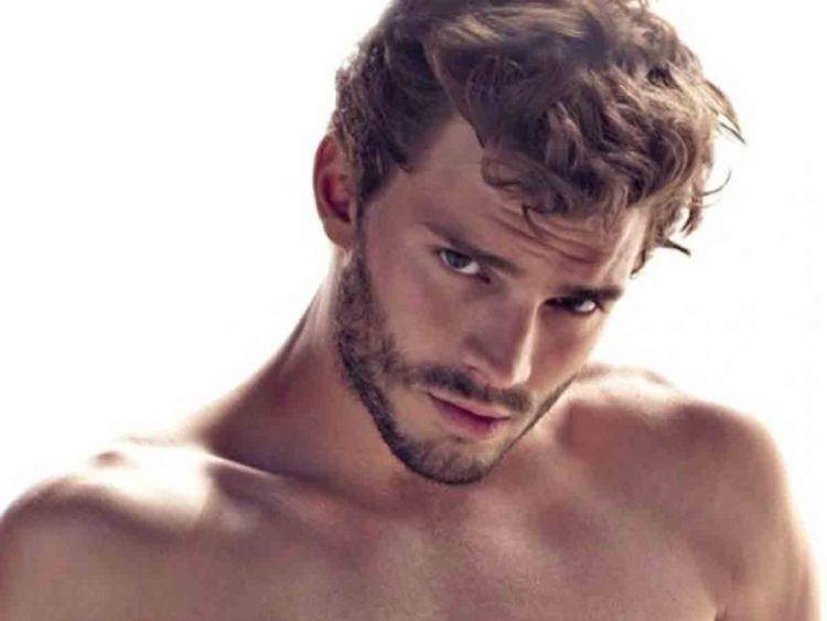 Jamie Dornan Hospitalizado por Síntomas de Ataque Cardíaco Tras Contacto con Orugas Tóxicas en Portugal