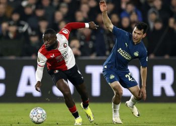 Feyenoord y Santi Giménez Eliminan al PSV de ‘Chucky’ Lozano en Copa