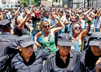 Revés para la reforma laboral de Milei: Tribunal invalida artículos clave en medio de protestas masivas
