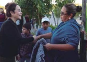 ANTE PRONÓSTICO DE HELADA Reparten 4,500 cobijas a familias vulnerables