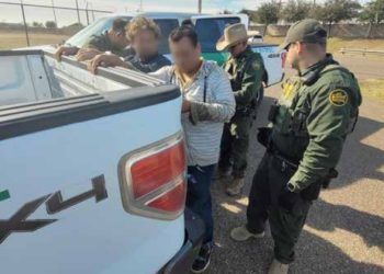 PATRULLA FRONTERIZA Rescata a migrantes atrapados en desagüe