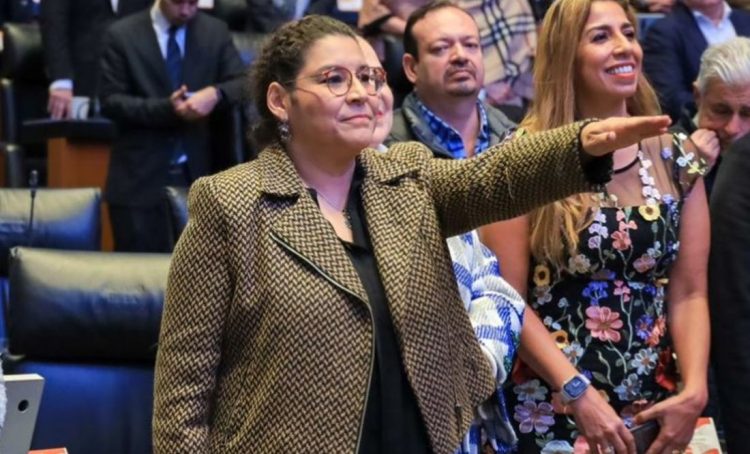 Llegada de Lenia Batres a la Corte: Sesión Solemne el 4 de enero