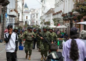 Ecuador en estado de «Conflicto Armado Interno» y moviliza al ejército contra «terroristas»