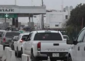 Invitan a seguir usando carril de locales por regreso de paisanos