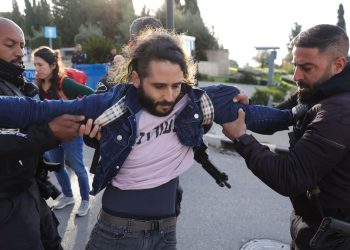 Familiares de Rehenes de Hamas irrumpen en el Parlamento de Israel Exigiendo Liberación