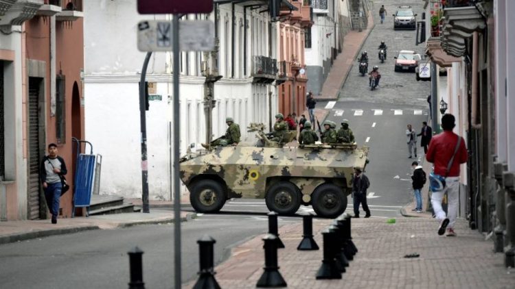 Crisis en Ecuador: Ciudadanos se Defienden Ante Oleada de Violencia