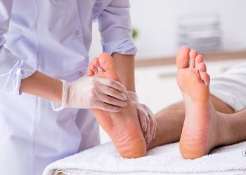 Cuidado de los Pies: Pasos Esenciales para Mantenerlos Saludables