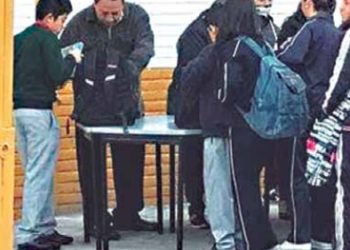Trabajan para evitar ingreso de objetos peligrosos a escuelas