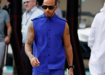 Lewis Hamilton se Une a Ferrari para 2025 en un Fichaje Oficial