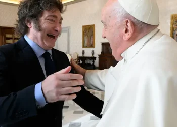 Encuentro entre el Papa Francisco y el Presidente Argentino Javier Milei: Alfajores y Diálogo Ideológico