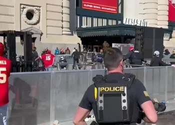 Reportan tiroteo durante los festejos de los Chiefs de Kansas City; hay dos detenidos