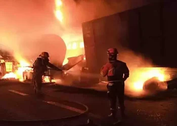 Choque Múltiple e Incendio Paralizan la Autopista Monterrey-Saltillo