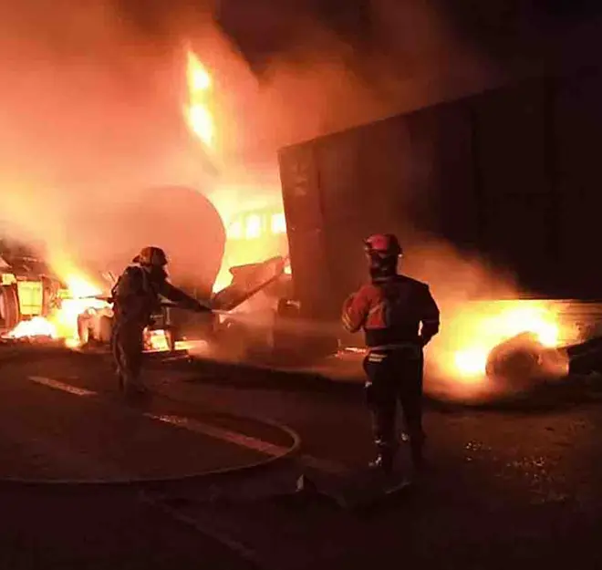 Choque Múltiple e Incendio Paralizan la Autopista Monterrey-Saltillo