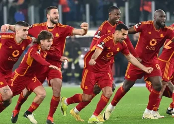 Roma Elimina a Feyenoord en Europa League: Santi Giménez y su Gol Inicial no Evitan la Derrota