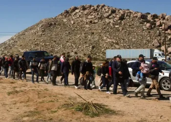 Polémica Propuesta de Ley en Arizona Permitiría a Rancheros Matar a Migrantes en sus Propiedades