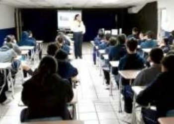 Imparten educación vial a más de 300 estudiantes