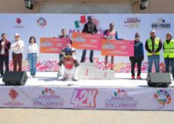 REFRENDAN DOS LAREDOS Lazos de hermandad con el Primer Maratón Binacional
