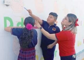 CREAN CONCIENCIA Alumnos de primaria hacen mural con abecedario en lengua de señas